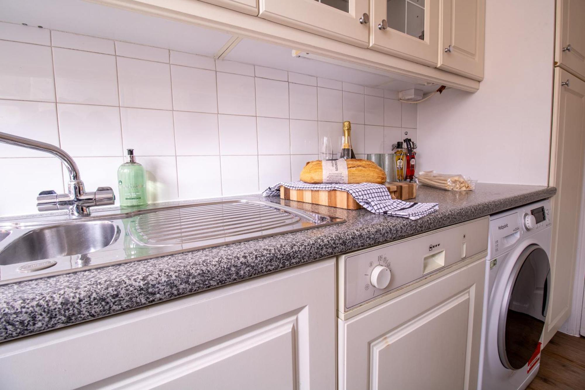 Cosy 2-Bedroom Apartment In Mayfair 8Cb - 4Th Floor No Elevator Londra Dış mekan fotoğraf