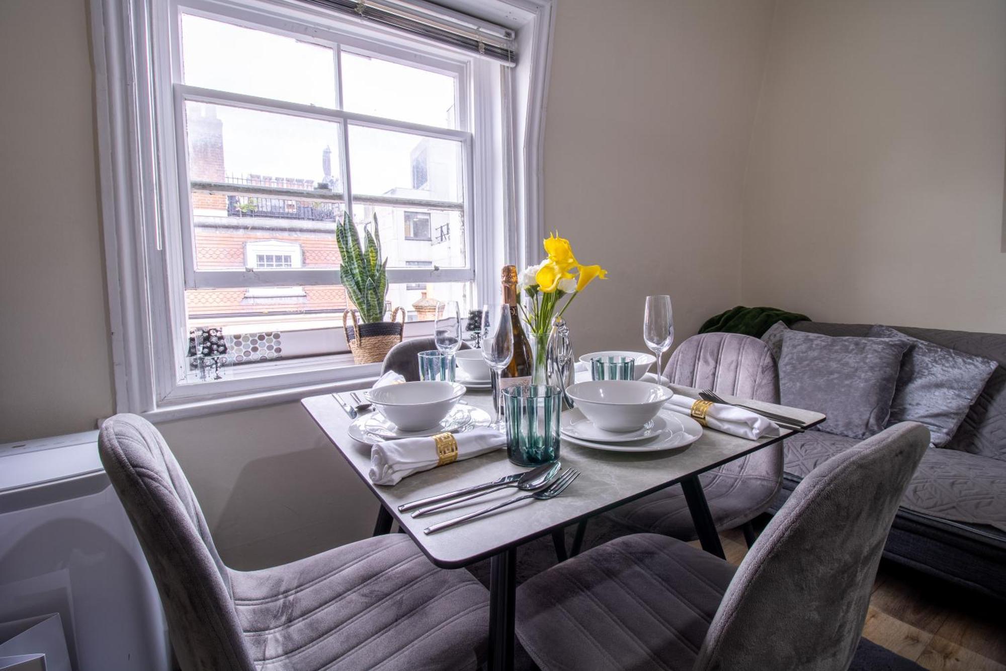 Cosy 2-Bedroom Apartment In Mayfair 8Cb - 4Th Floor No Elevator Londra Dış mekan fotoğraf