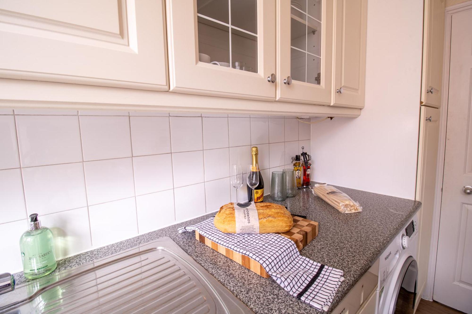 Cosy 2-Bedroom Apartment In Mayfair 8Cb - 4Th Floor No Elevator Londra Dış mekan fotoğraf